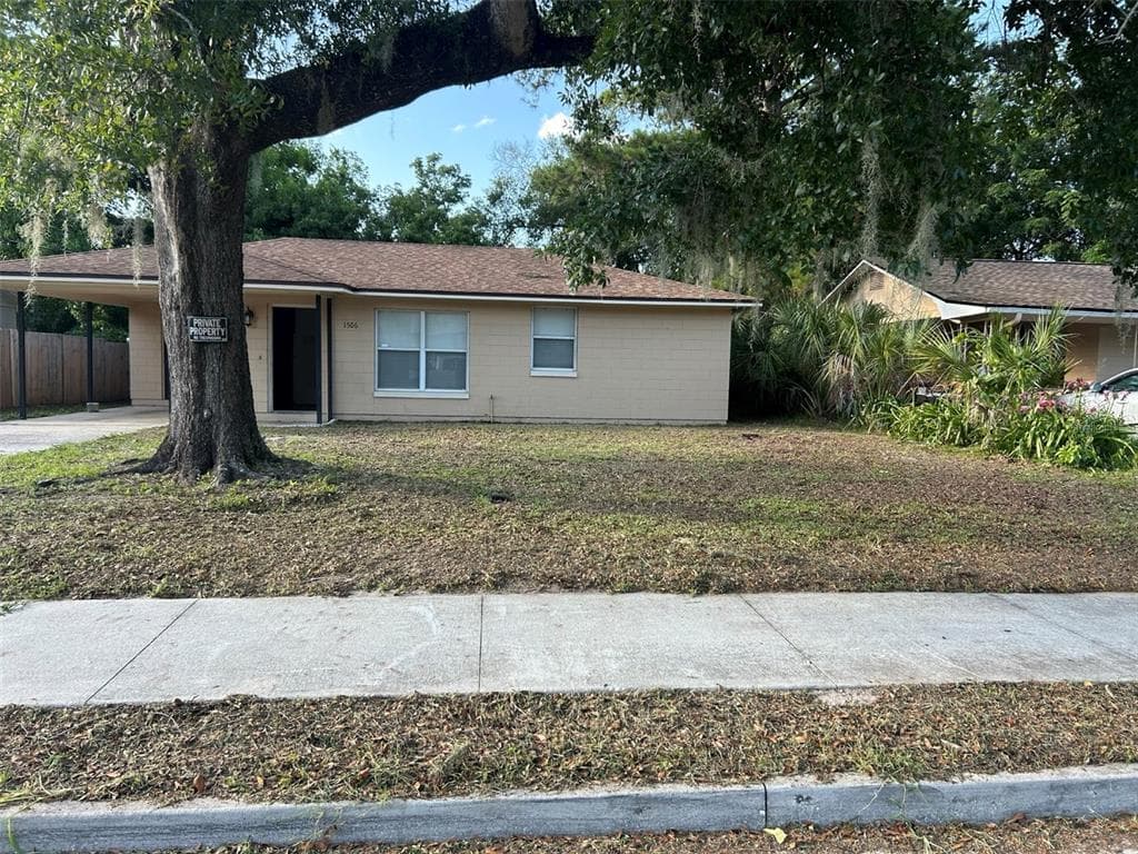 1506 CREST AVENUE LEESBURG, FL 34748