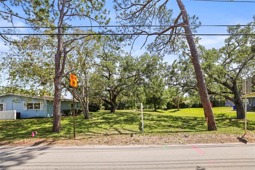 549 BAY STREET DUNEDIN, FL 34698