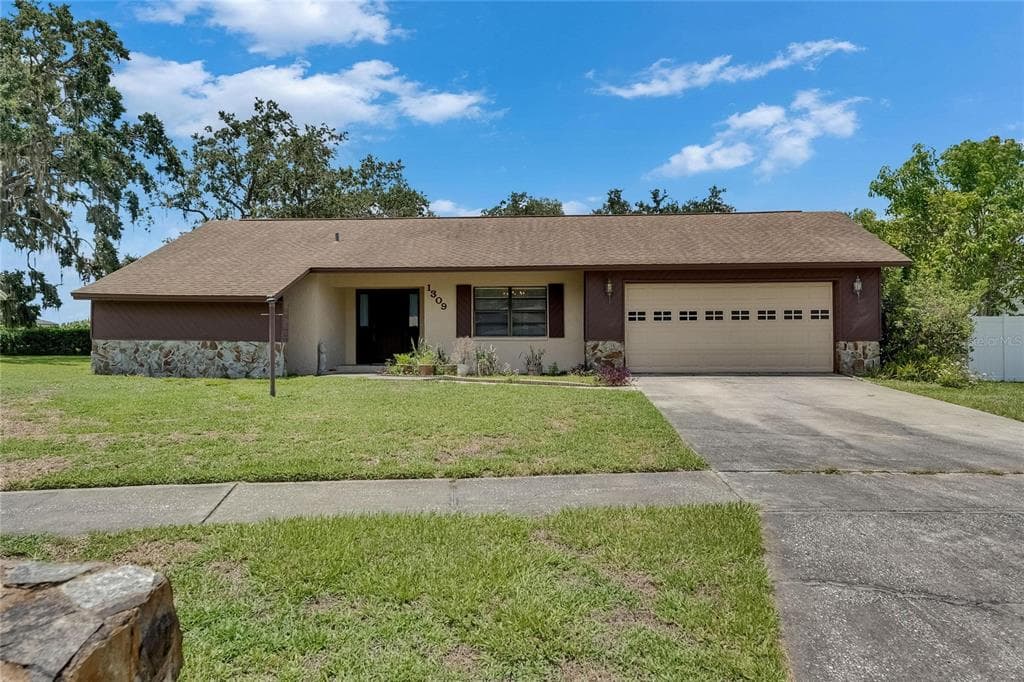 1309 SANDALWOOD DR PLANT CITY, FL 33563