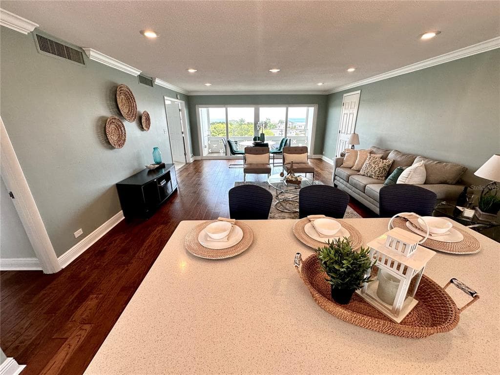 1365 SNELL ISLE BOULEVARD NE UNIT 6E ST PETERSBURG, FL 33704