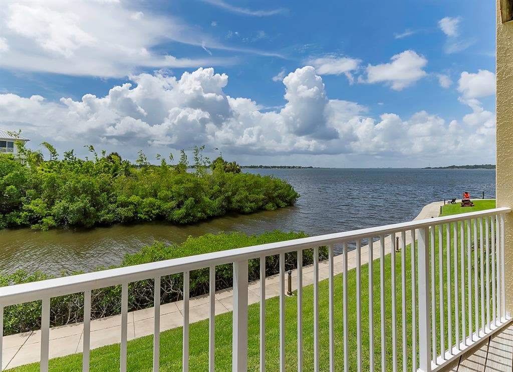 128 BRENT CIRCLE OLDSMAR, FL 34677