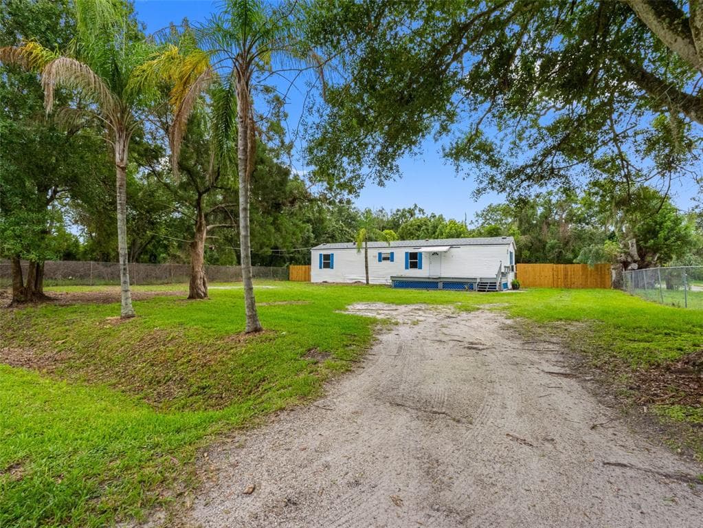 8714 N MEADOWVIEW CIRCLE TAMPA, FL 33625