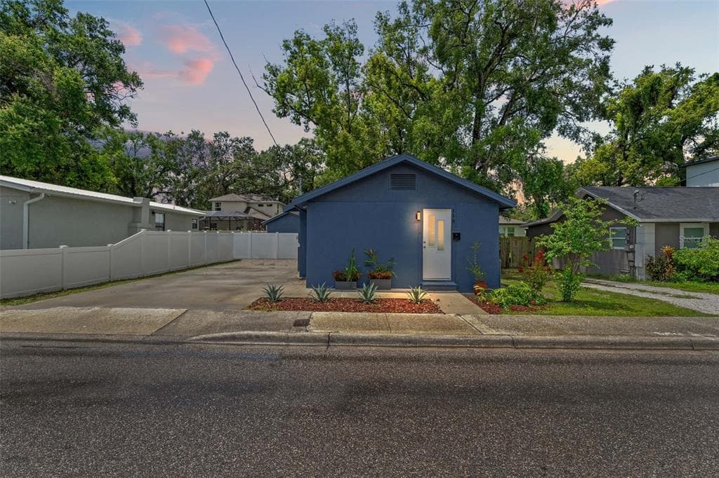 118 W SLIGH AVENUE TAMPA, FL 33604