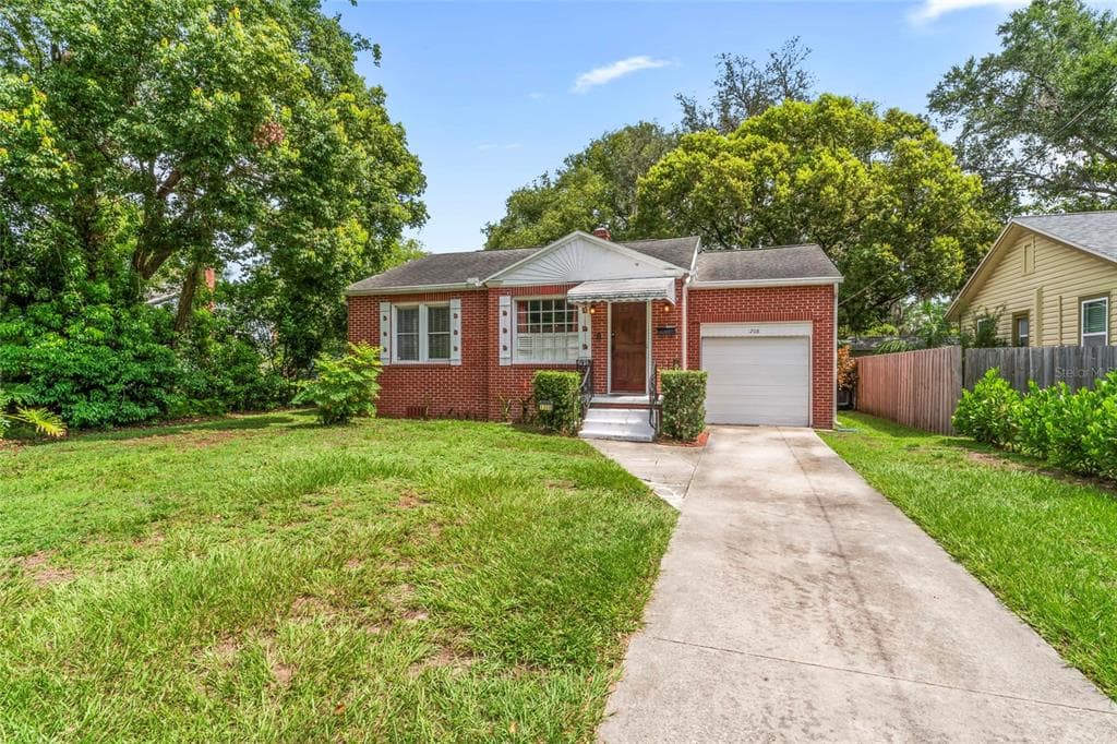 1208 E PARIS STREET TAMPA, FL 33604