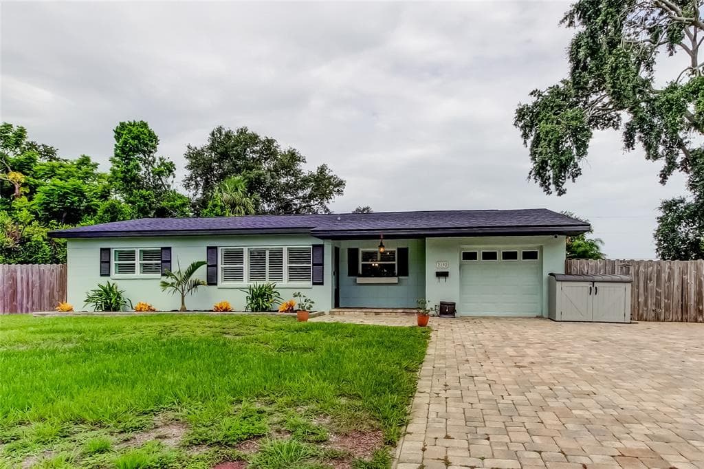 2192 ROBINSON DRIVE