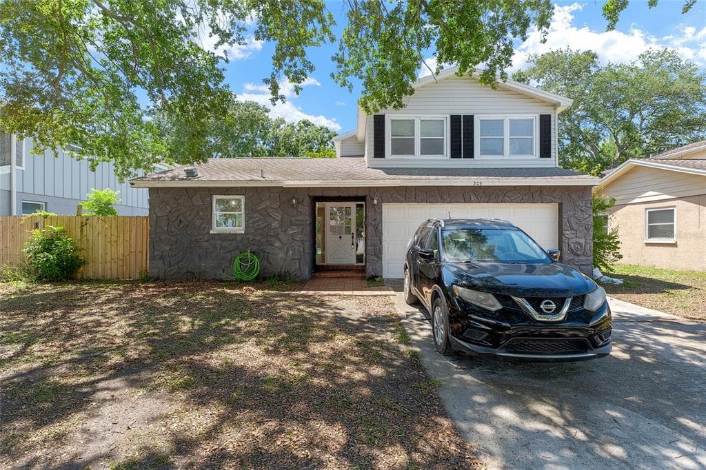 208 SE LINCOLN CIRCLE N ST PETERSBURG, FL 33703