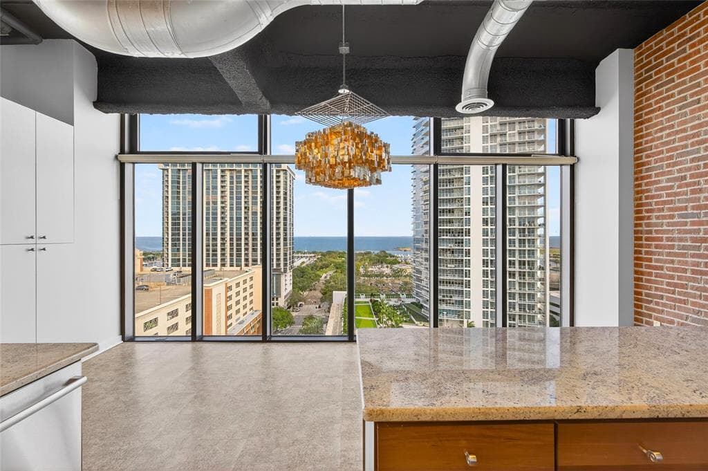 175 2ND STREET S UNIT P-2 ST PETERSBURG, FL 33701
