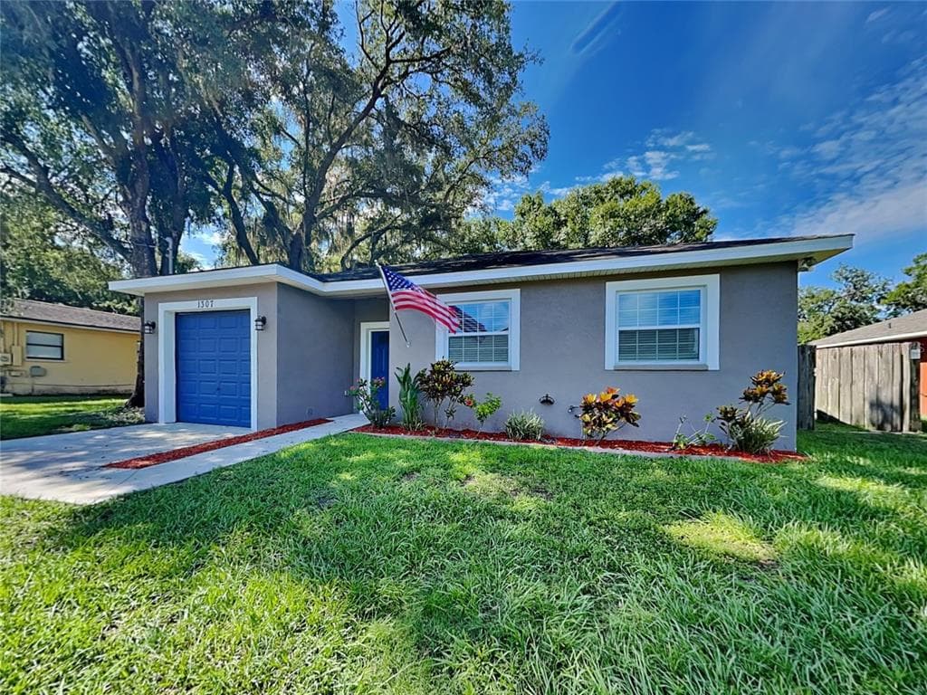 1307 E WARREN STREET PLANT CITY, FL 33563
