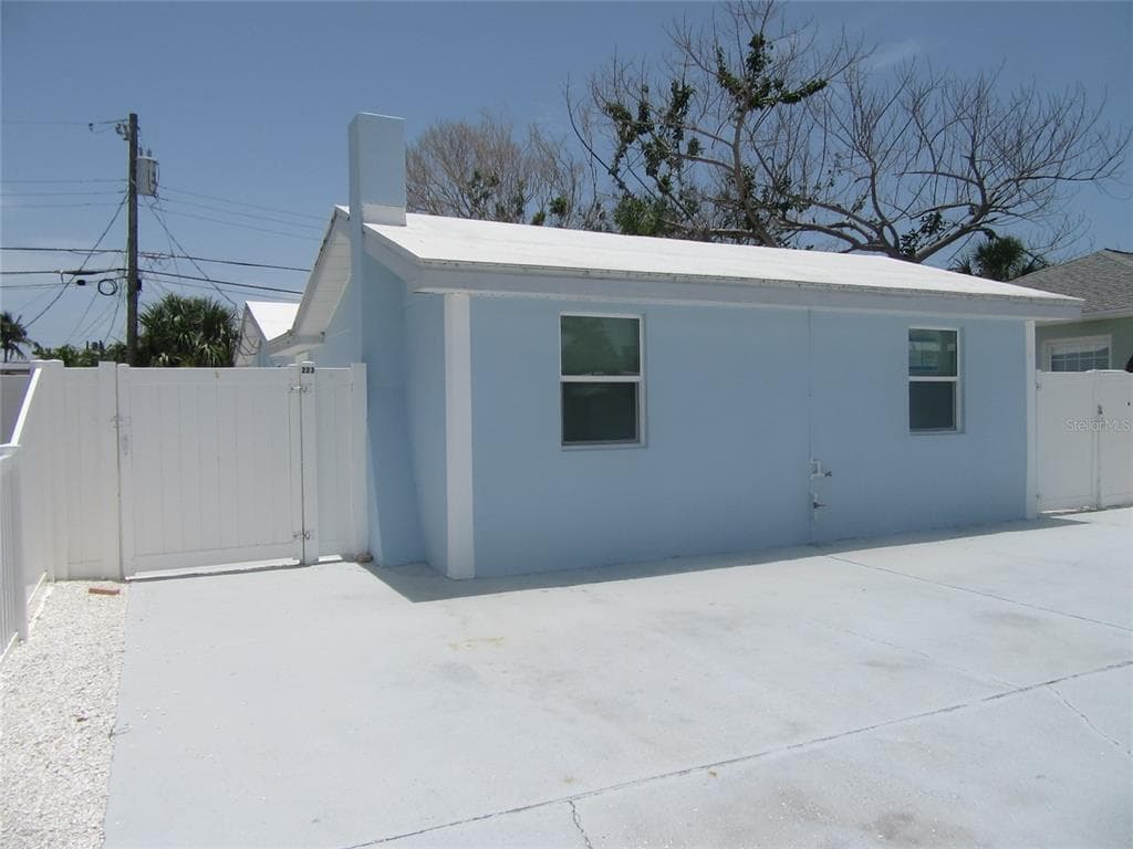 223 148TH AVENUE E MADEIRA BEACH, FL 33708