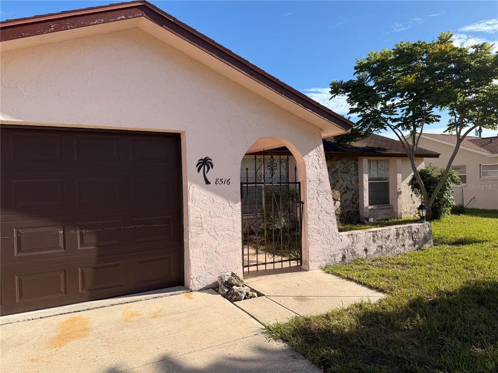 8516 INWOOD DRIVE HUDSON, FL 34667
