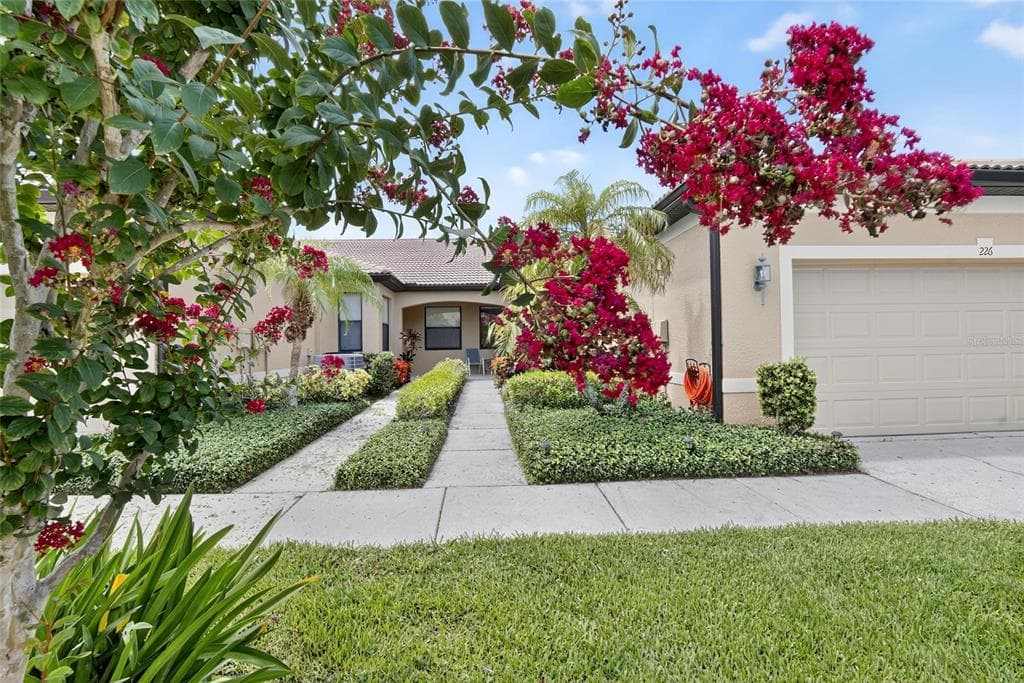 226 SHELL FALLS DRIVE APOLLO BEACH, FL 33572