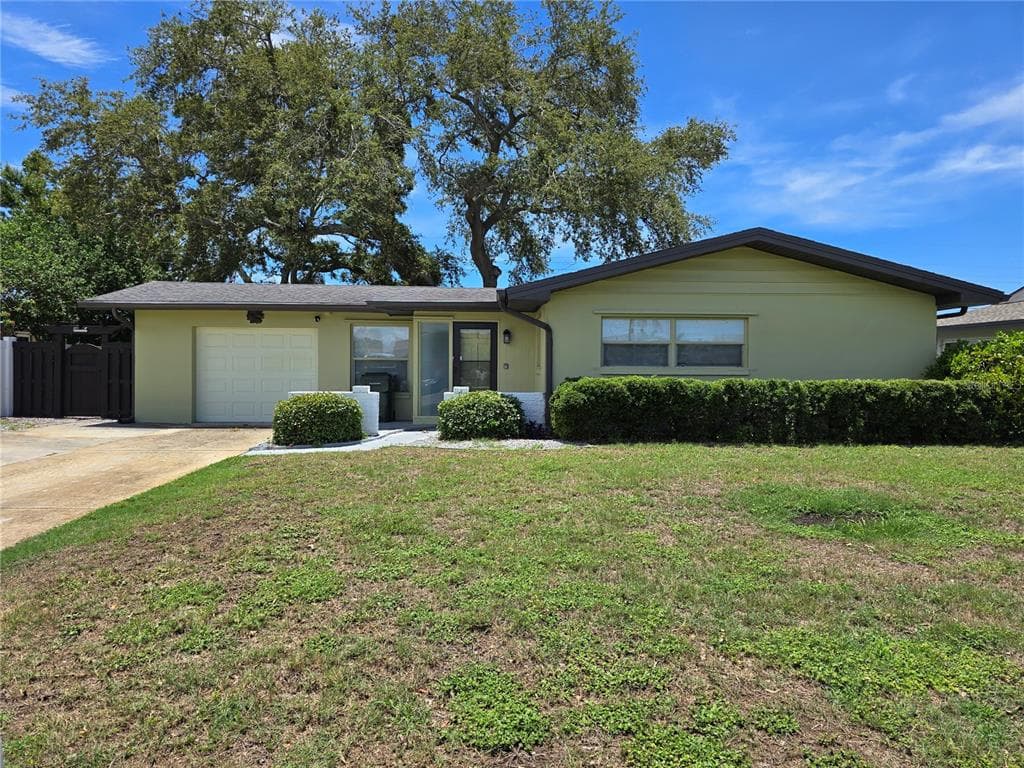 13754 TRINIDAD DRIVE SEMINOLE, FL 33776