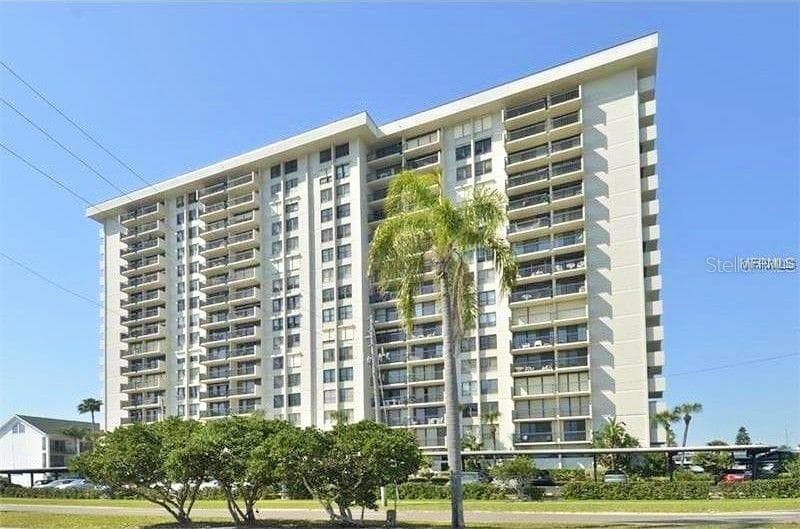 400 ISLAND WAY UNIT 1606 CLEARWATER BEACH, FL 33767
