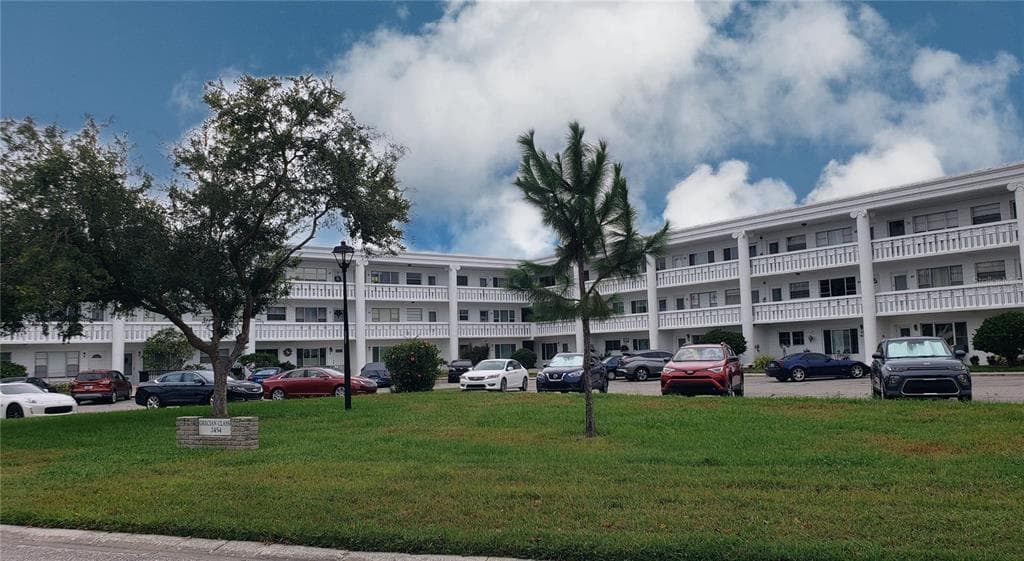 2454 AUSTRALIA WAY E UNIT 52 CLEARWATER, FL 33763