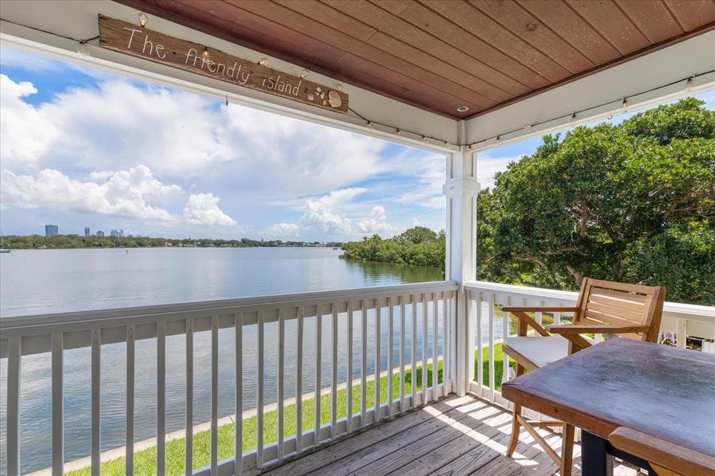 225 POMPANO DRIVE SE UNIT D ST PETERSBURG, FL 33705