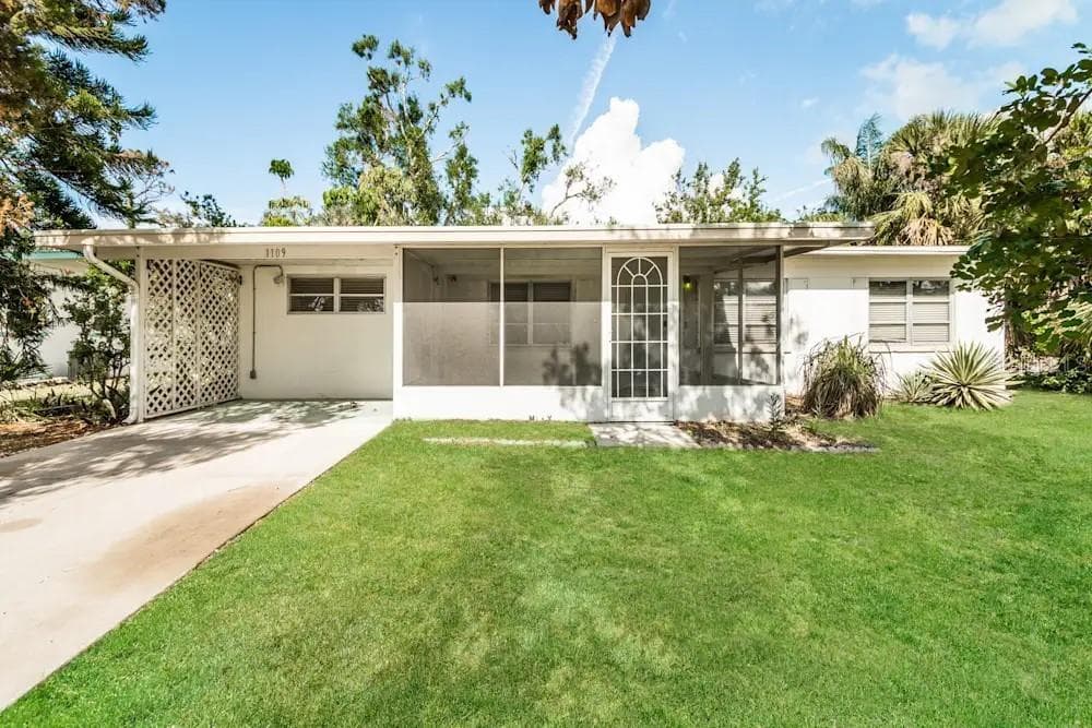 1109 MYRTLE AVENUE VENICE, FL 34285