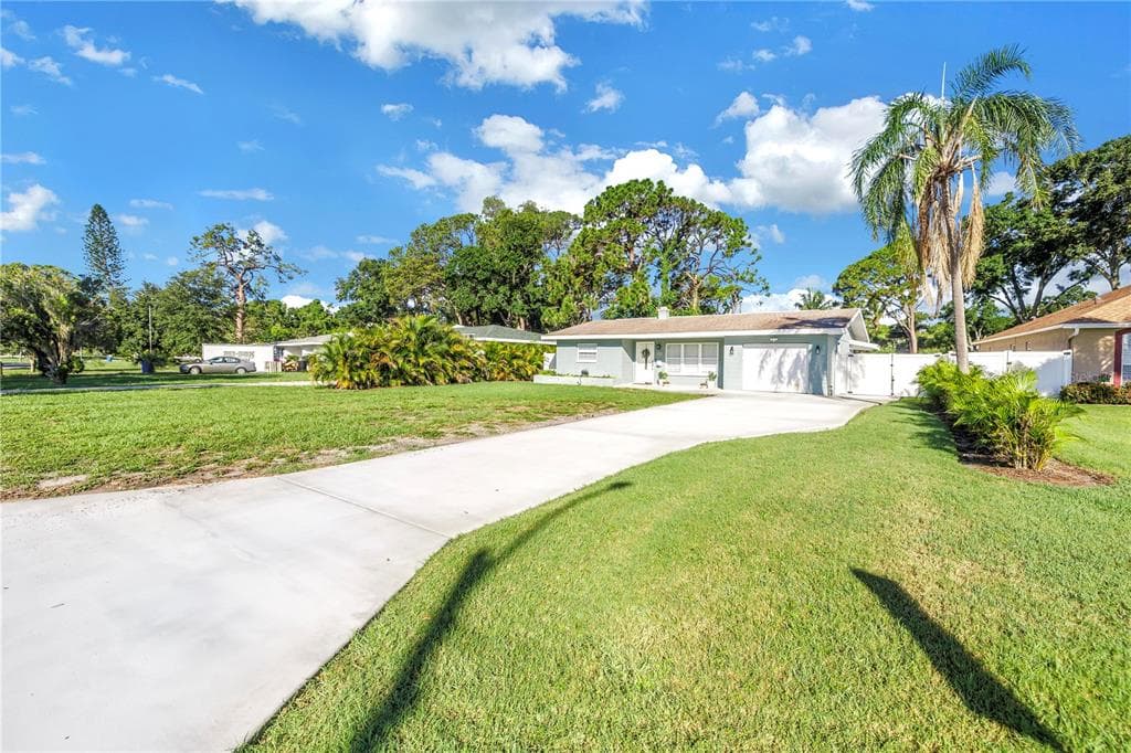 2135 DESOTO WAY S ST PETERSBURG, FL 33712