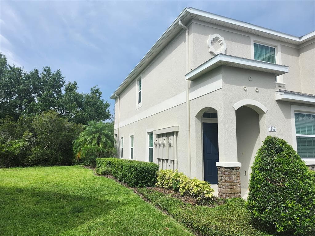 1866 GREENWOOD VALLEY DRIVE PLANT CITY, FL 33563