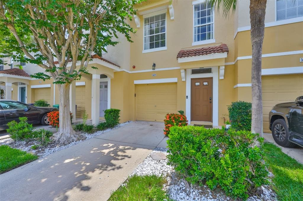 5623 GASPAR OAKS DRIVE TAMPA, FL 33611