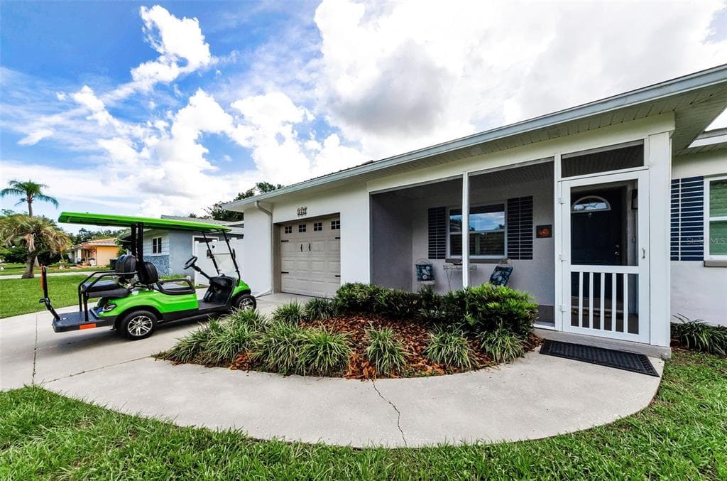 717 PINEWOOD DRIVE DUNEDIN, FL 34698