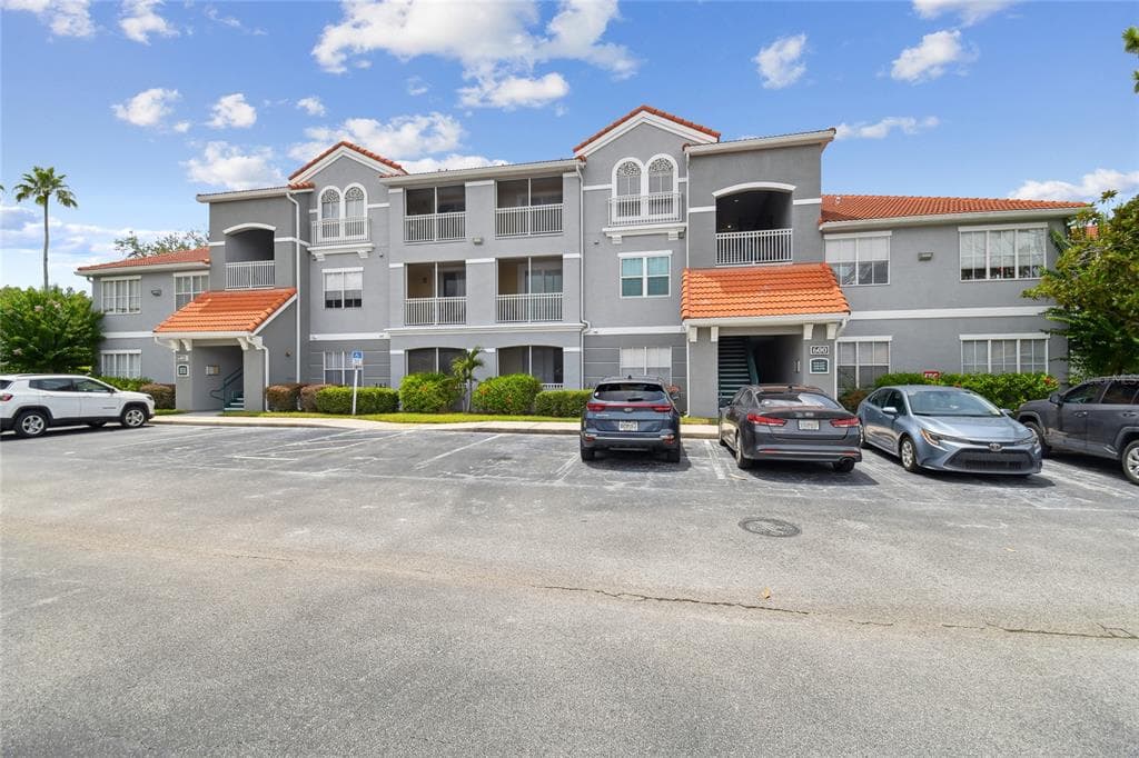 18001 RICHMOND PLACE DRIVE UNIT 613 TAMPA, FL 33647