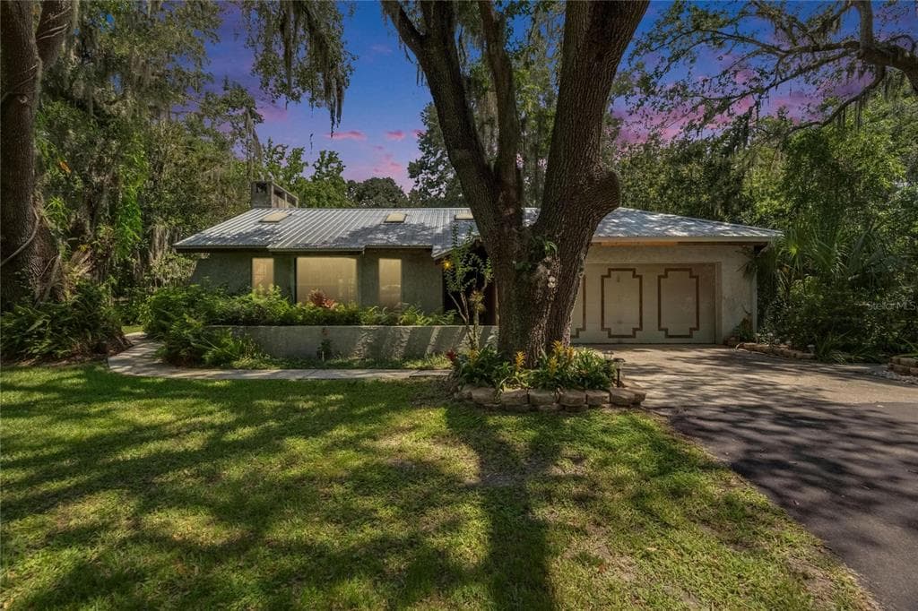 3102 E TRAPNELL ROAD