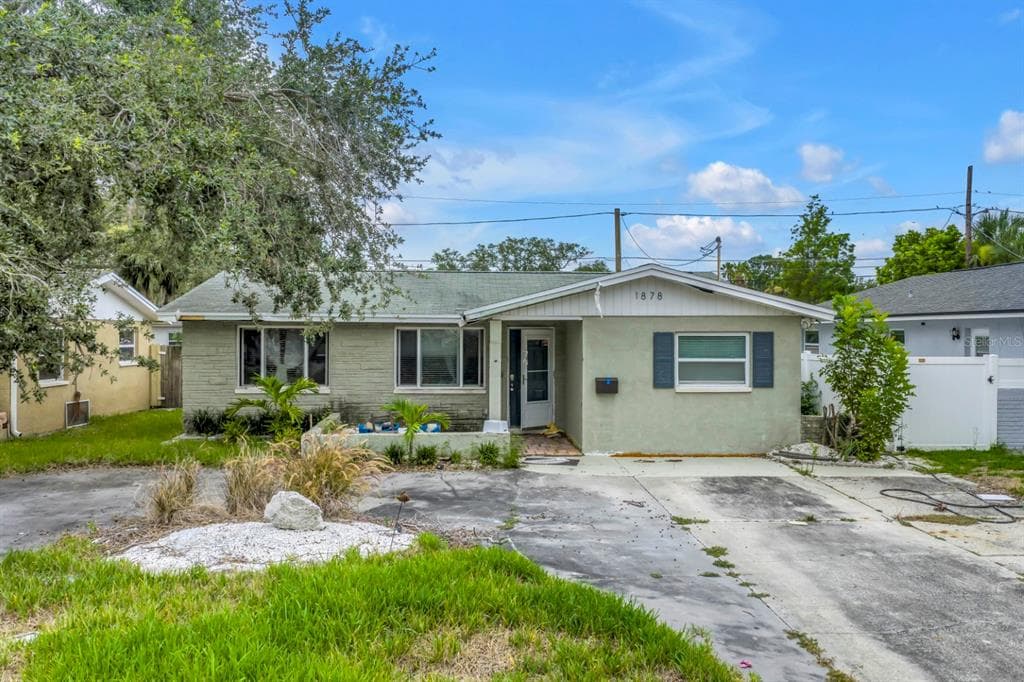 1878 NEW HAMPSHIRE AVENUE NE ST PETERSBURG, FL 33703