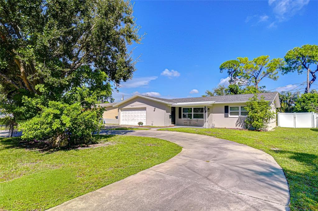1637 66TH AVENUE S ST PETERSBURG, FL 33712