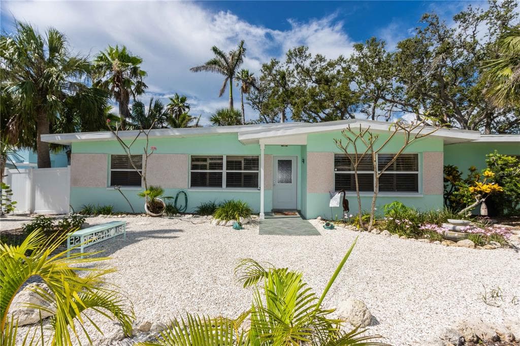 112 7TH STREET BELLEAIR BEACH, FL 33786