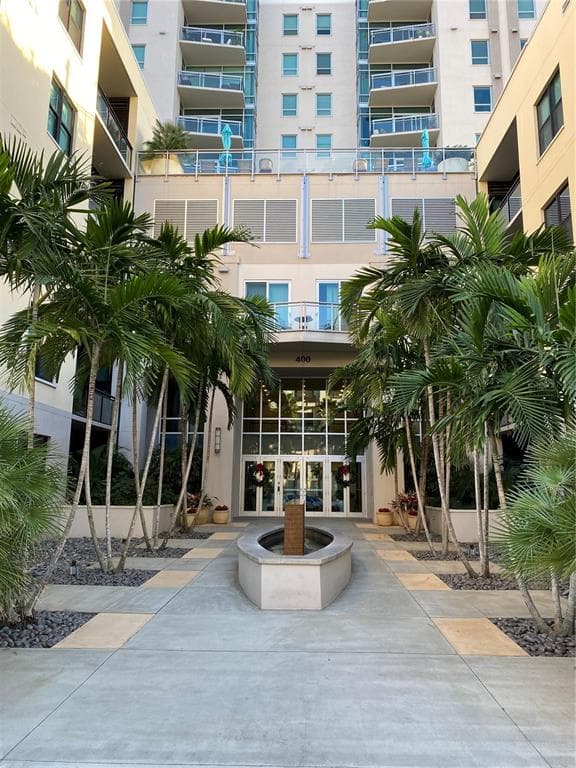 400 4TH STREET S UNIT 305 ST PETERSBURG, FL 33701