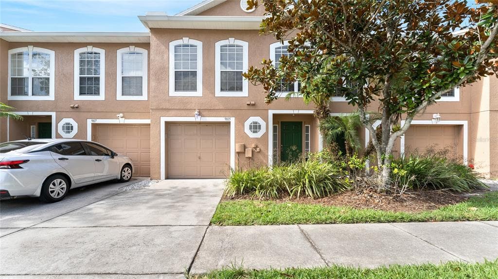 9815 ASHBURN LAKE DRIVE TAMPA, FL 33610