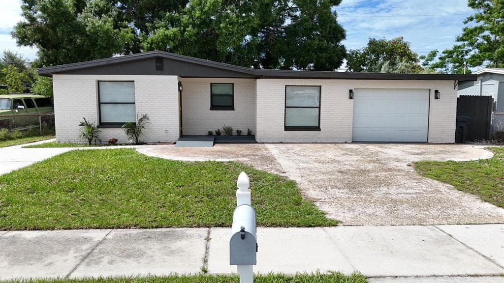 4521 W MINNEHAHA STREET TAMPA, FL 33614