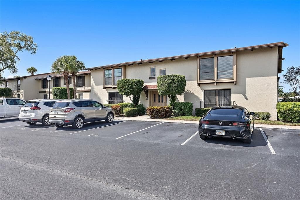 507 PLAZA SEVILLE COURT UNIT 16 TREASURE ISLAND, FL 33706