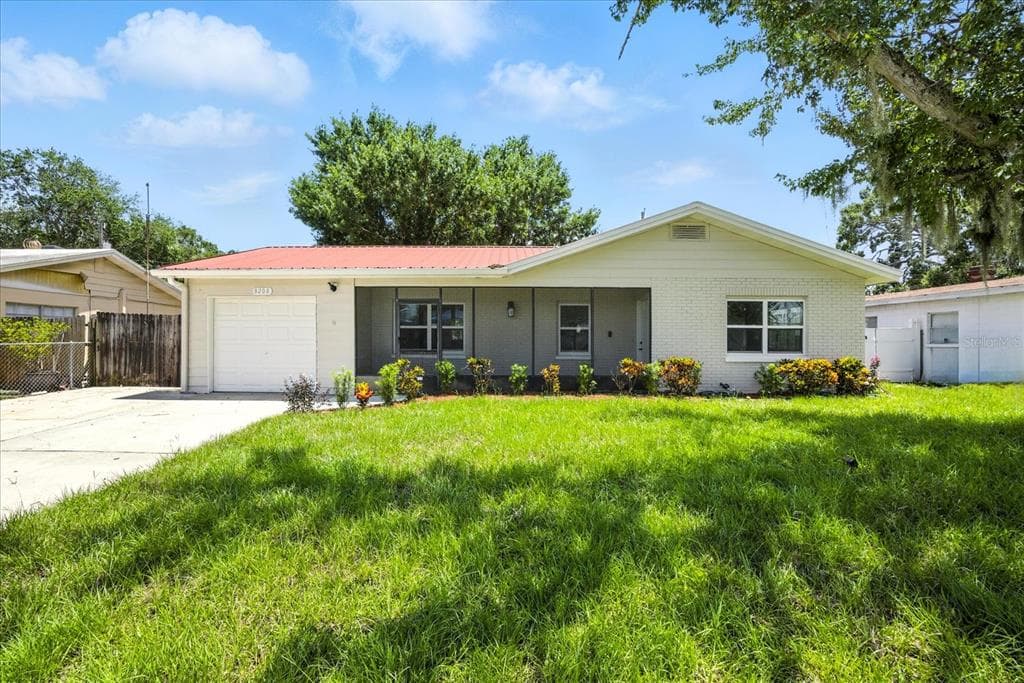 8208 TANGLEWOOD LANE TAMPA, FL 33615