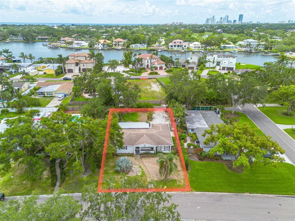 710 37TH AVENUE NE ST PETERSBURG, FL 33704
