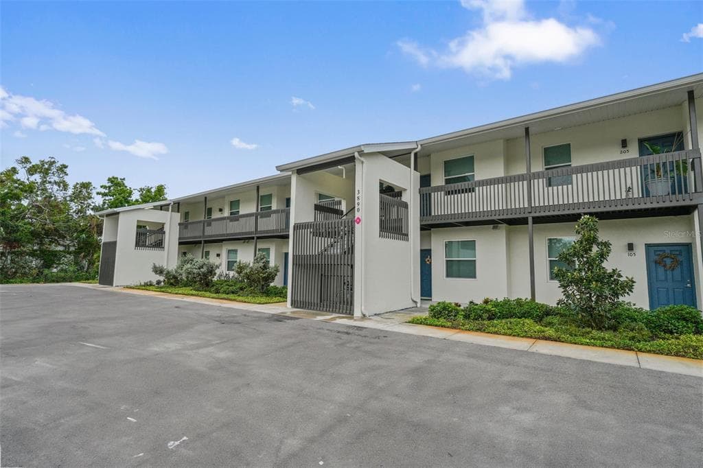 3890 34TH AVENUE S UNIT 103 ST PETERSBURG, FL 33711