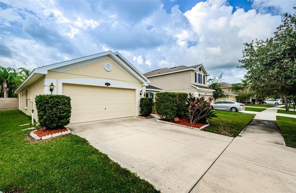 20229 NATURES SPIRIT DRIVE TAMPA, FL 33647