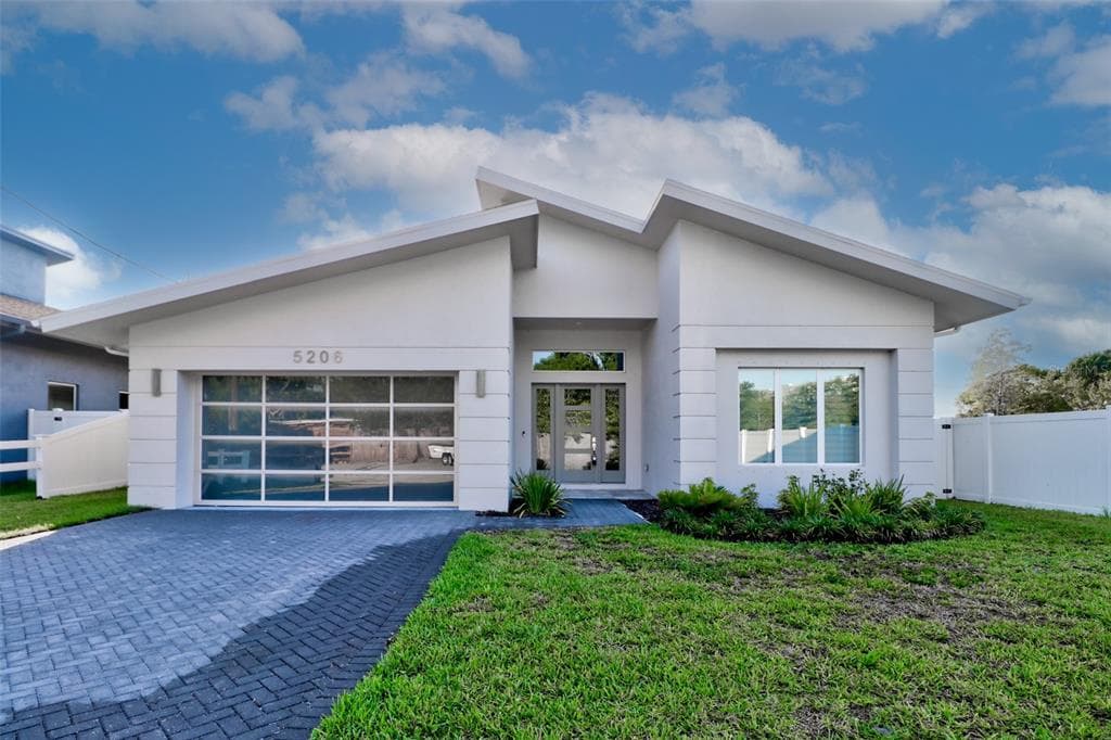 5206 FERN ROW LANE TAMPA, FL 33611