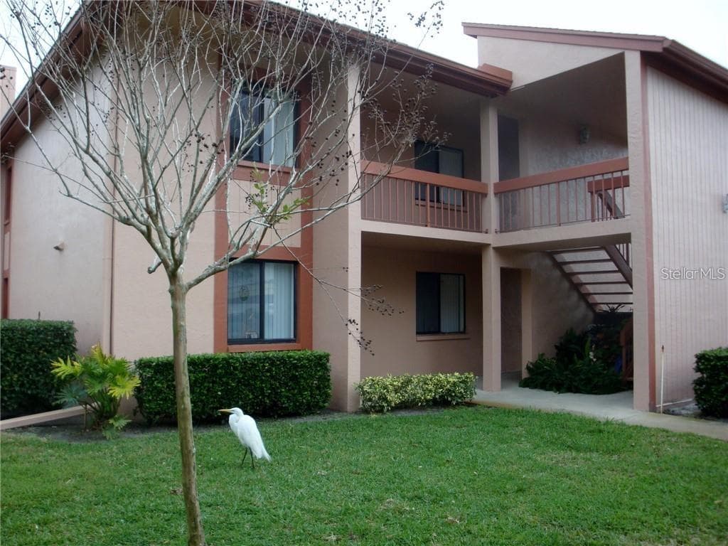 106 LAKESIDE DRIVE OLDSMAR, FL 34677