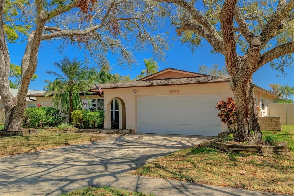 1978 ARVIS CIRCLE W CLEARWATER, FL 33764