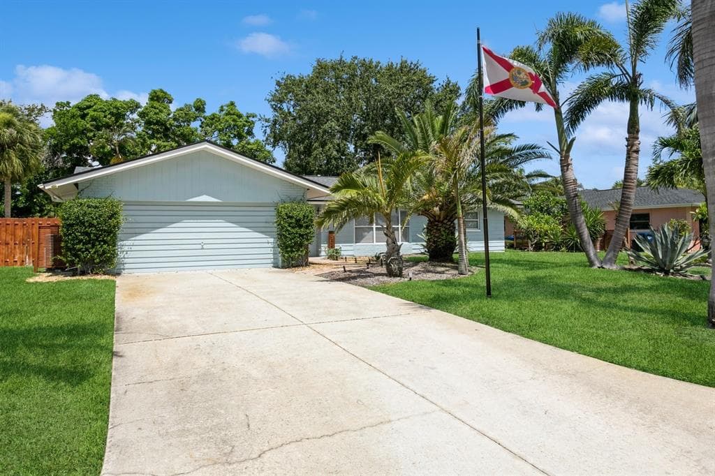 1304 63RD STREET NW BRADENTON, FL 34209