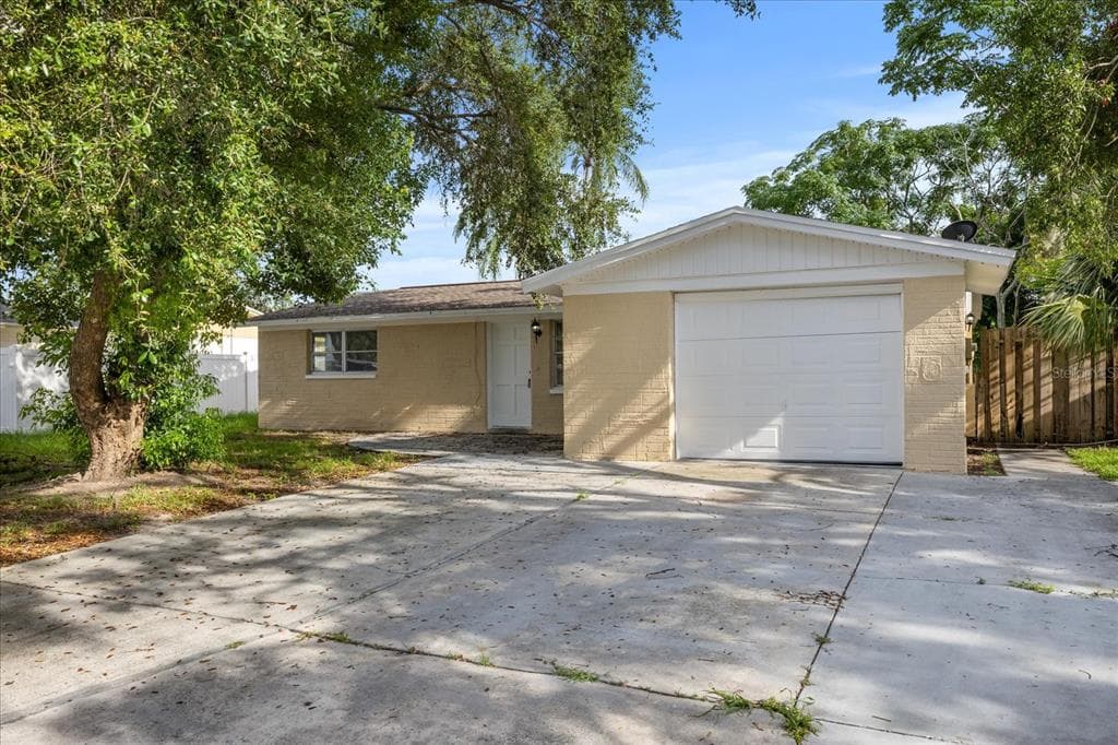 3524 HOOVER DRIVE HOLIDAY, FL 34691