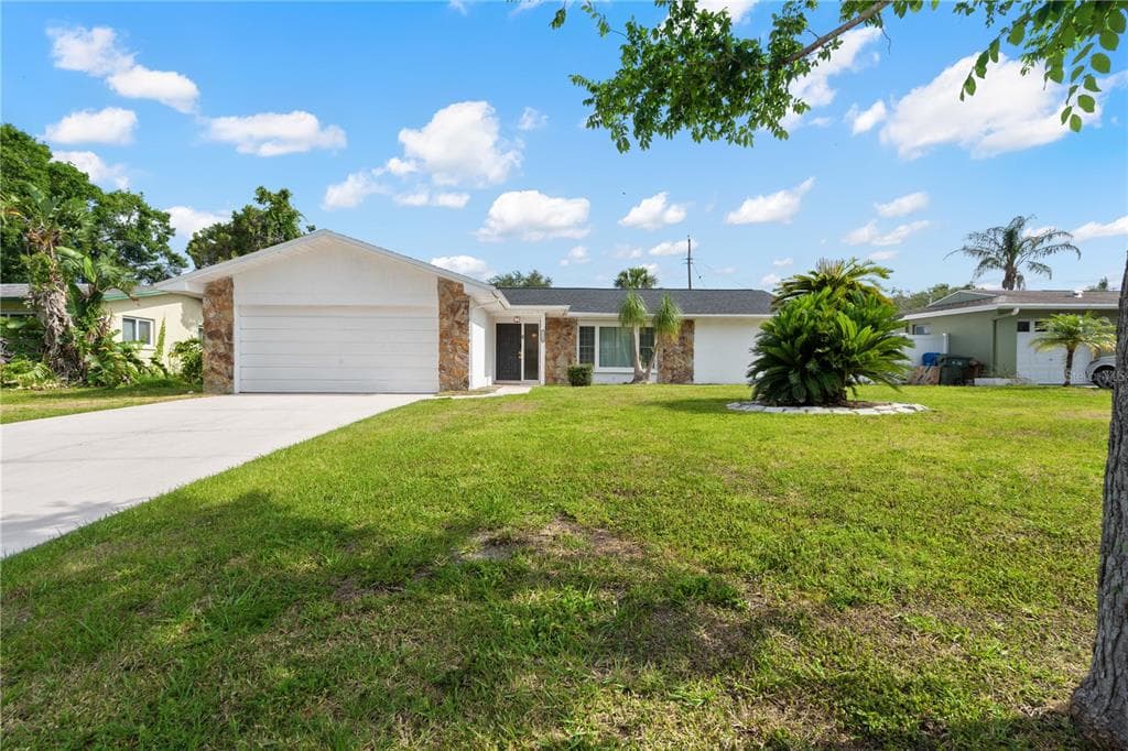 1720 PATLIN CIRCLE N LARGO, FL 33770