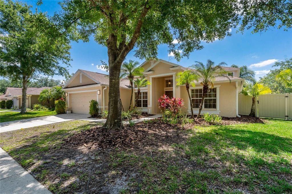 8211 CANYON CREEK WAY TAMPA, FL 33647