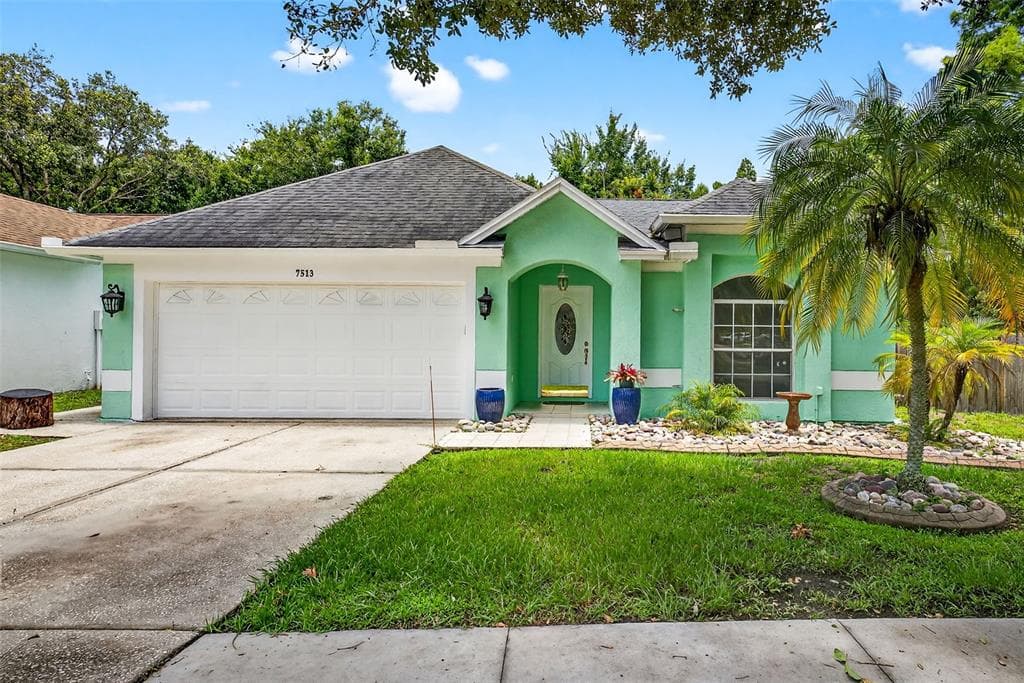 7513 SAVANNAH LANE TAMPA, FL 33637