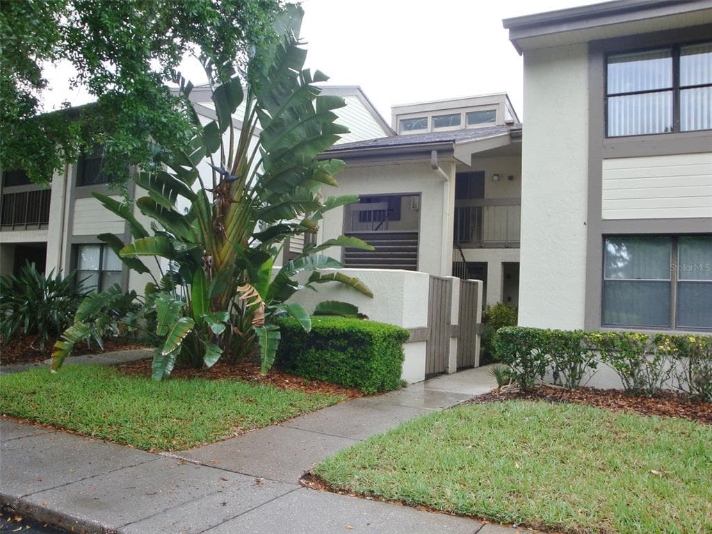 270 WOODLAKE WYNDE UNIT 270 OLDSMAR, FL 34677