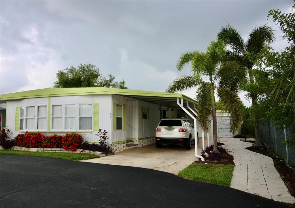 10992 POPLAR STREET NE UNIT 127 ST PETERSBURG, FL 33716