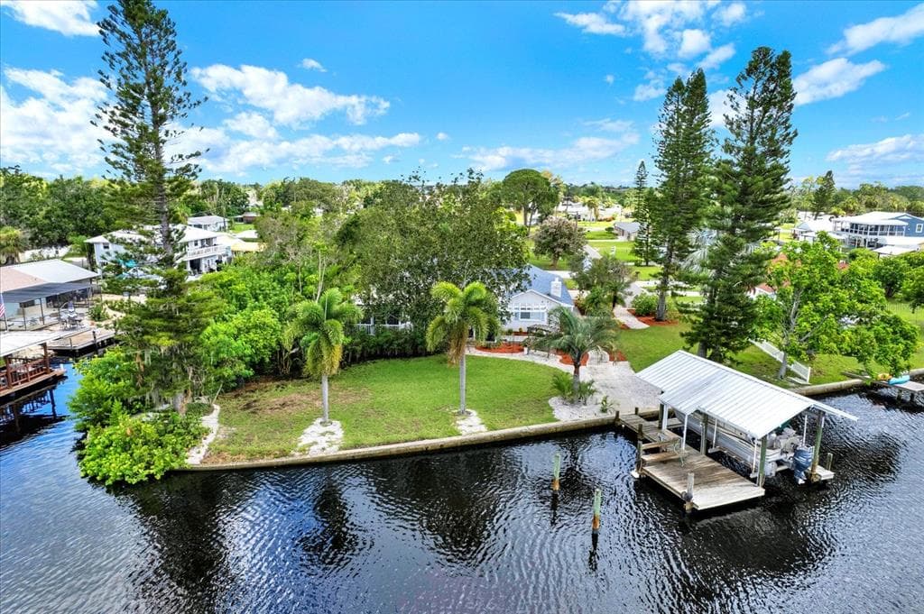 102 W NORTH BRANCH ROAD RUSKIN, FL 33570