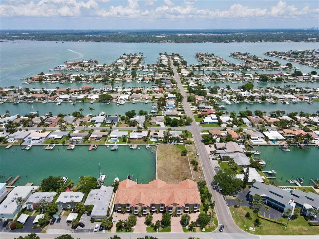 300 CAPRI BOULEVARD UNIT 3 TREASURE ISLAND, FL 33706
