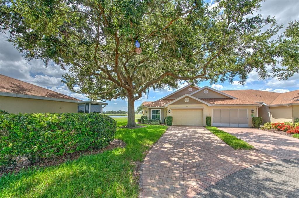 2012 FALL RIVER COURT UNIT 107 SUN CITY CENTER, FL 33573